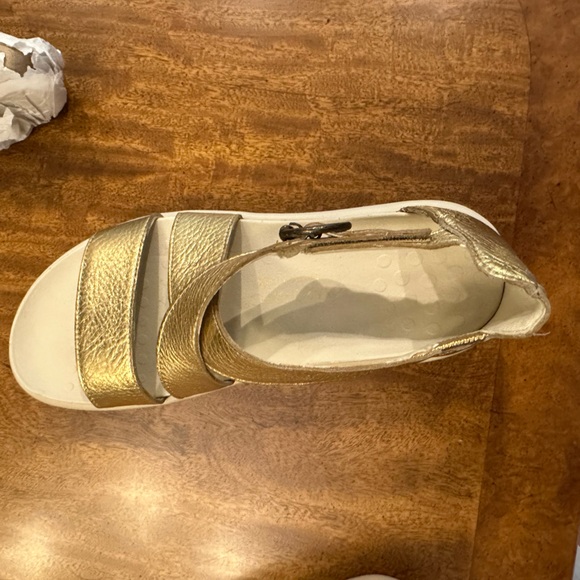 VIONIC women’s Harmony RX Women's T-Strap Recovery Sandal - Picture 11 of 16